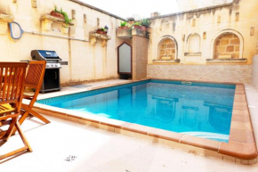Mixel Gozitan Villa and Pool - Happy Rentals